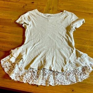 Small T-shirt with lace trim